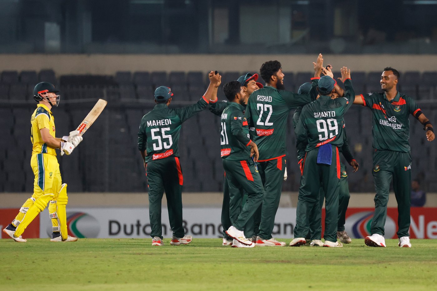 Australia edges Bangladesh with 1-wicket win in 3rd one-day international to avoid sweep | iNFOnews.ca