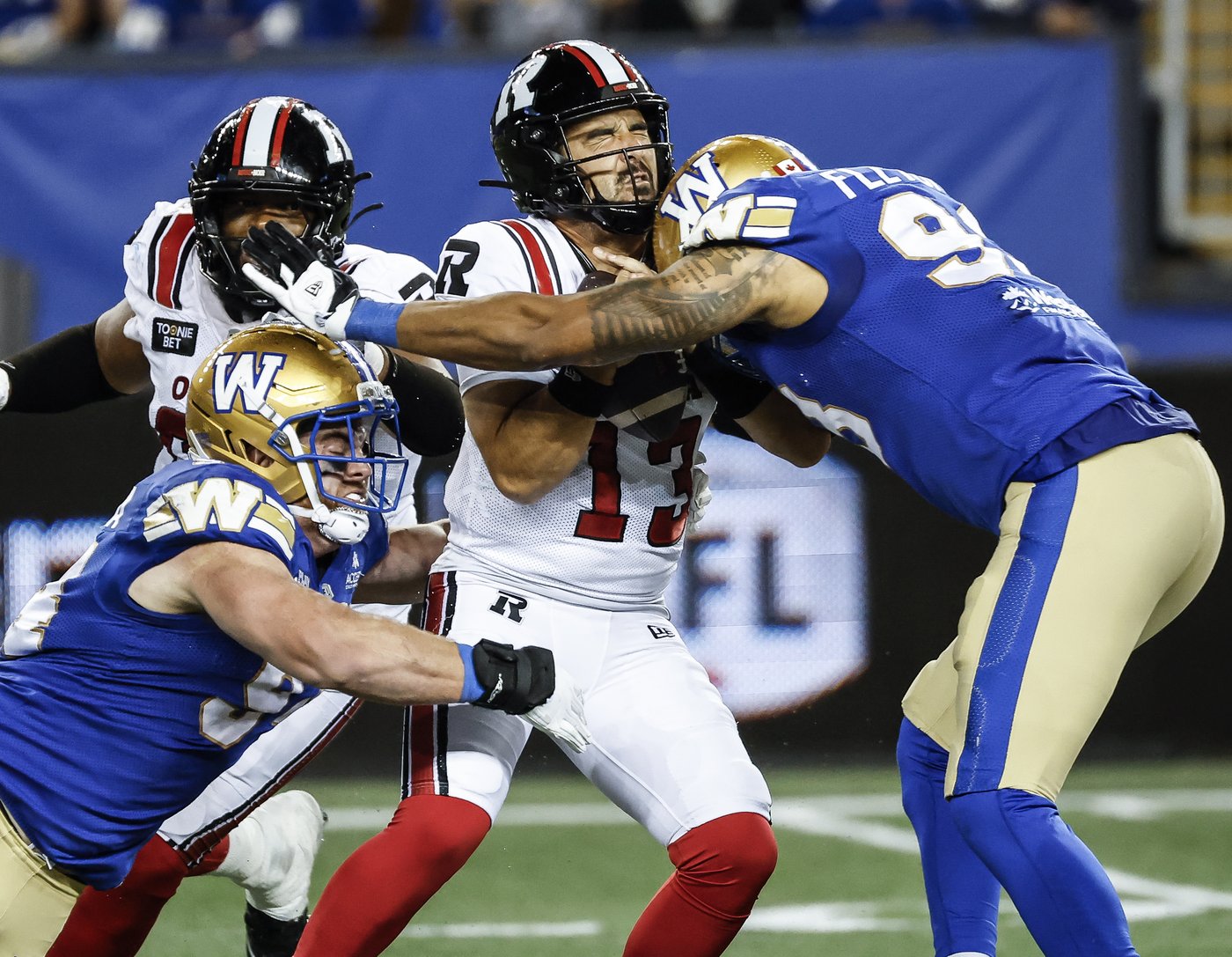 Oliveira helps Blue Bombers roll past winless Redblacks 33-21 | iNFOnews.ca