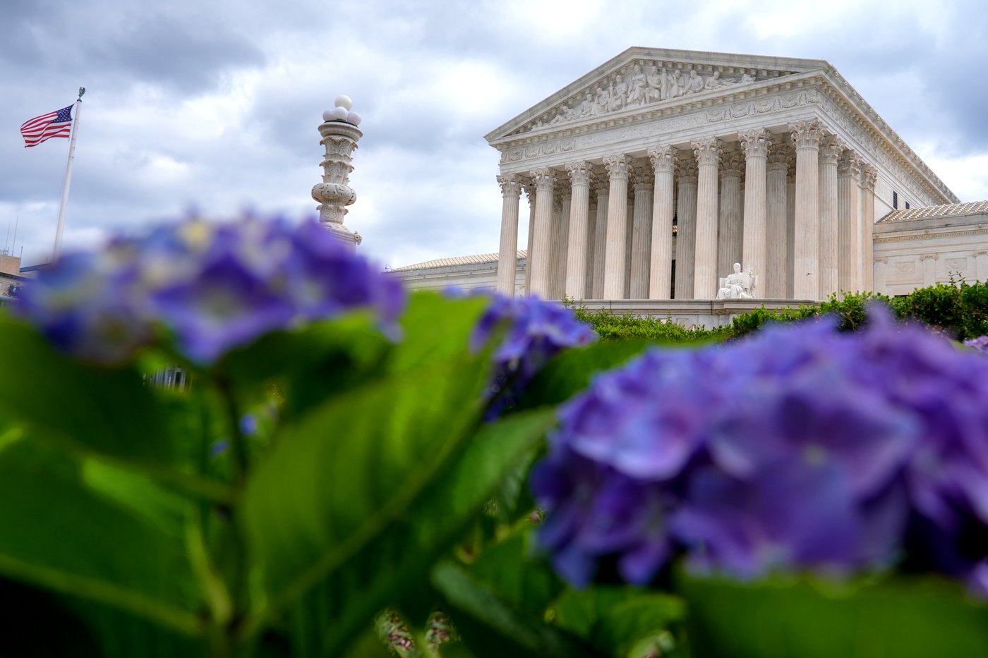 Supreme Court clears way for Trump administration to revive restrictive policy for asylum seekers | iNFOnews.ca Supreme Court clears way for Trump administration to revive restrictive policy for asylum seekers | iNFOnews.ca
