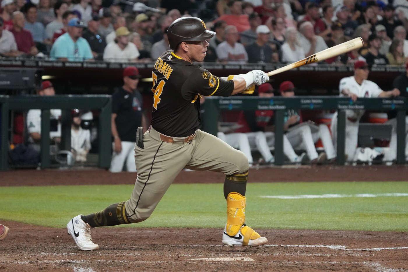 Padres beat Diamondbacks 5-1 to close within a game in NL wild-card race | iNFOnews.ca