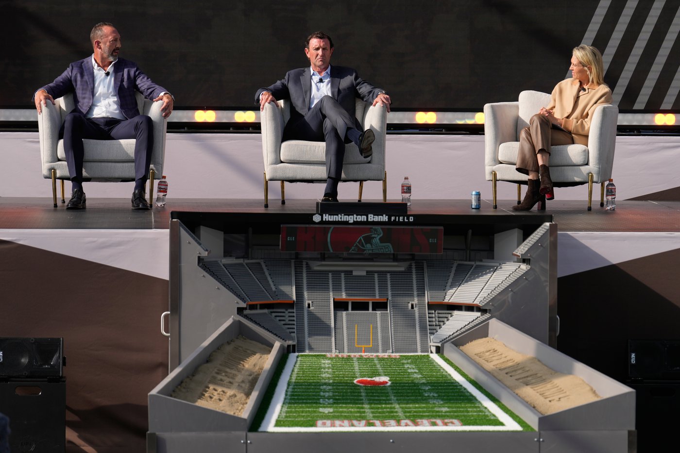 Haslam breaks ground on Browns’ $2.4B domed stadium set to open in 2029 | iNFOnews.ca