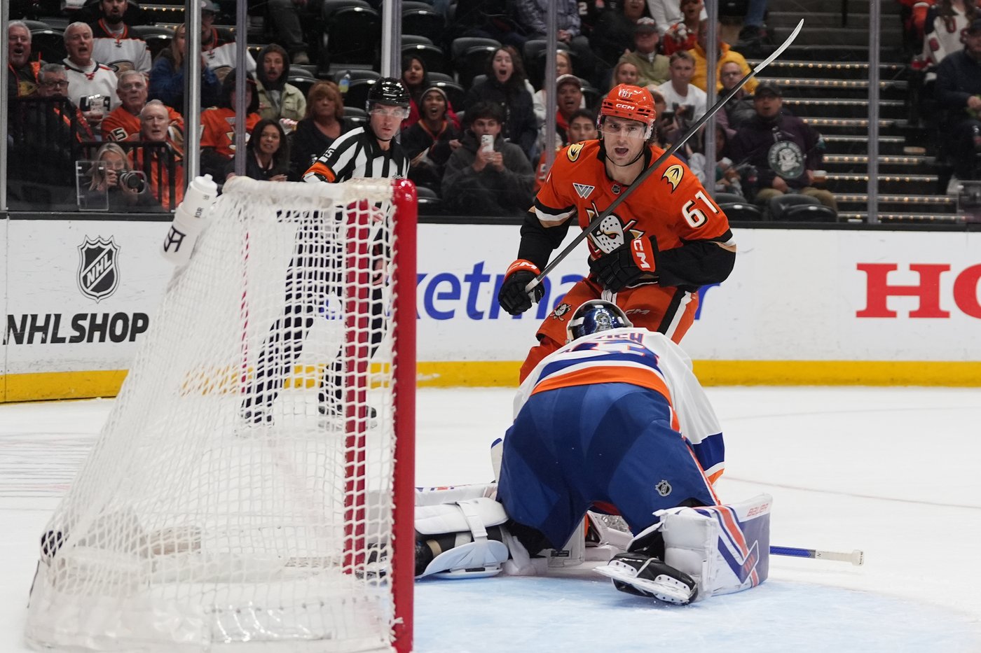 Cutter Gauthier scores twice, Ville Husso has 42 saves in Ducks' 5-1 win over Islanders | iNFOnews.ca