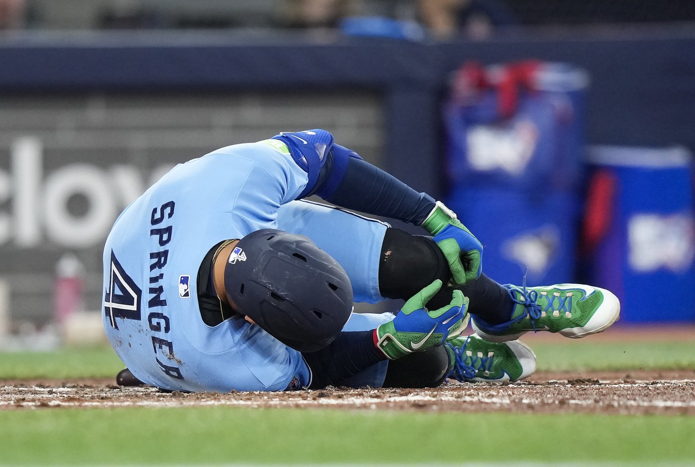 Twins score seven in third inning in 7-4 win over Toronto; Jays' Springer injured | iNFOnews.ca