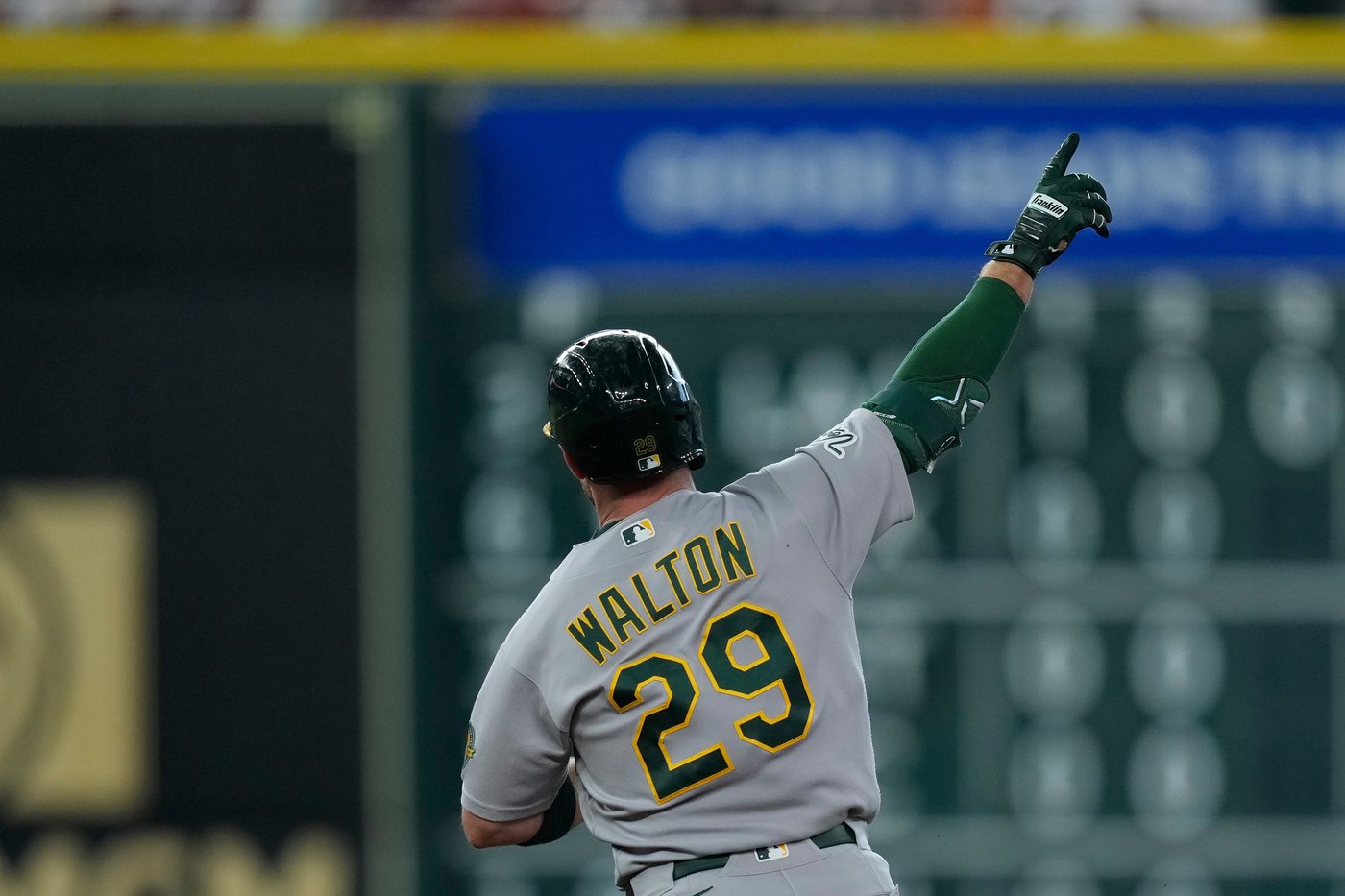 Athletics rally with a 3-run 8th inning to beat the Astros 4-3, snapping a 5-game skid | iNFOnews.ca