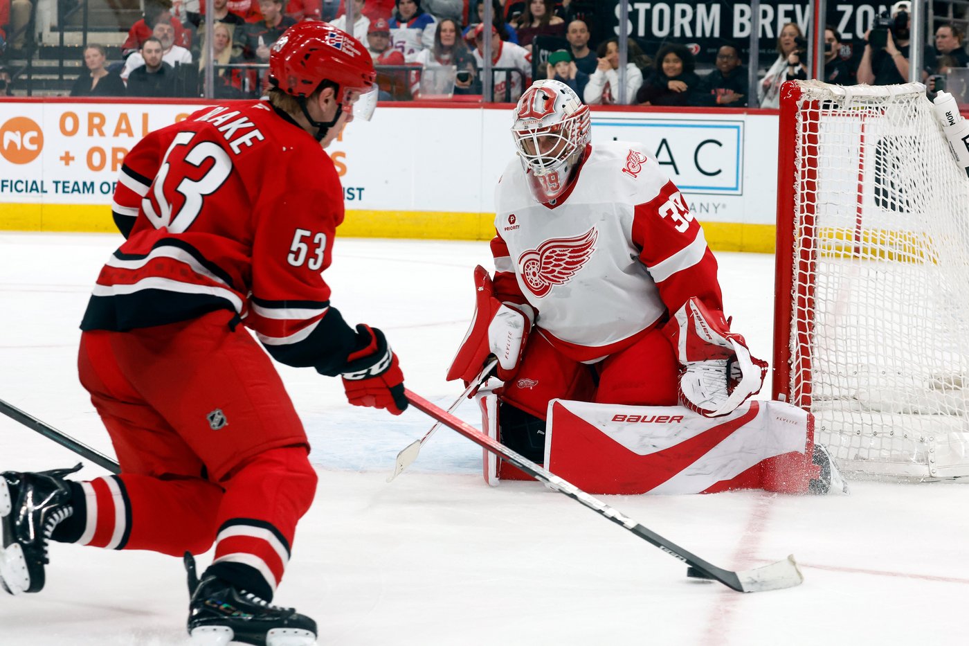 Hurricanes continue hot streak with 5-2 win over Detroit | iNFOnews.ca