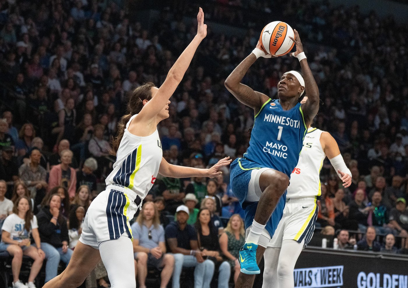McBride hits WNBA-record 10 3-pointer, scores 43 as Lynx beat Wings 103-90 | iNFOnews.ca
