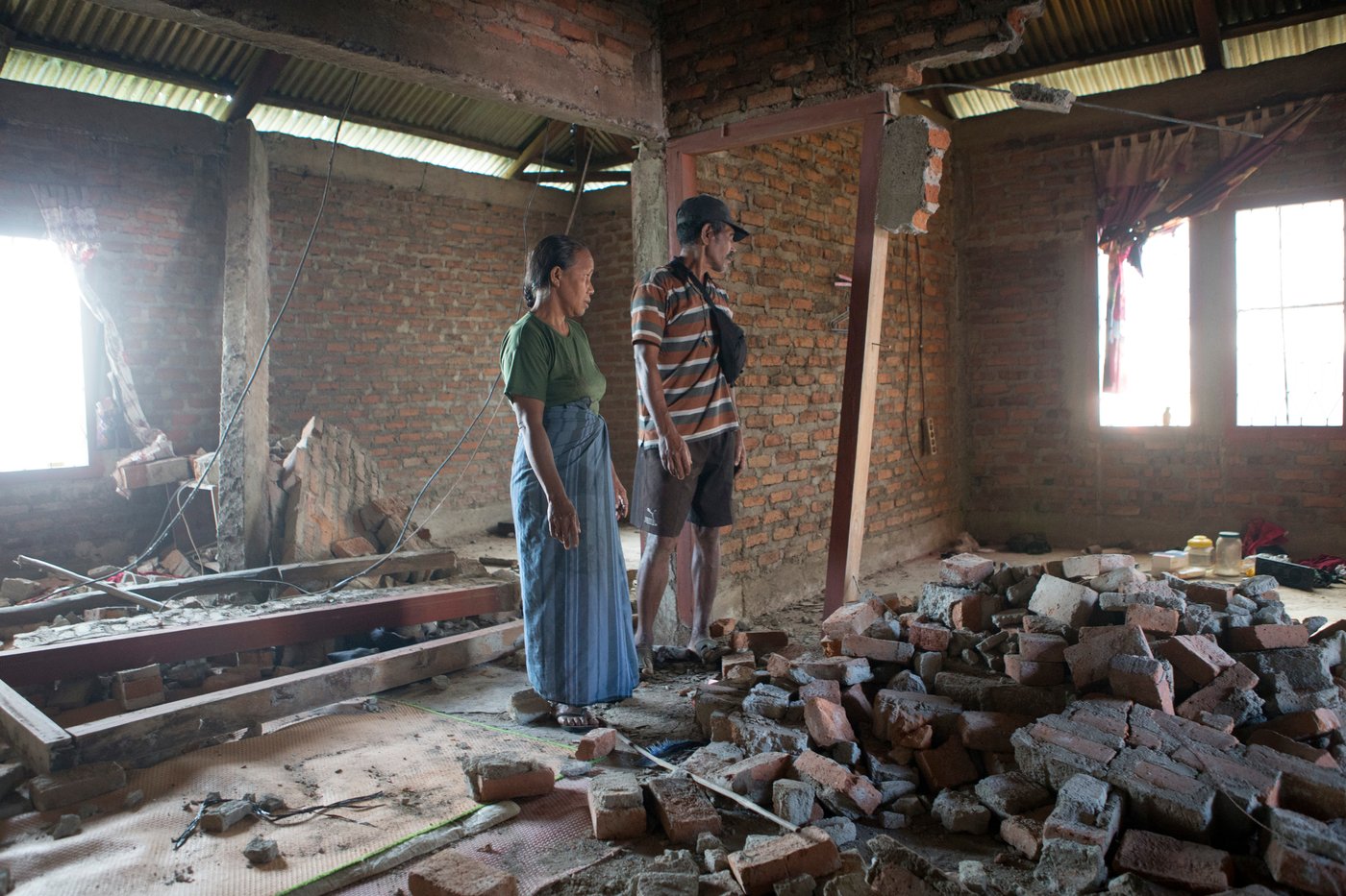 Rescuers dig through rubble and landslides after Indonesia quake kills 51 | iNwheels Rescuers dig through rubble and landslides after Indonesia quake kills 51 | iNwheels