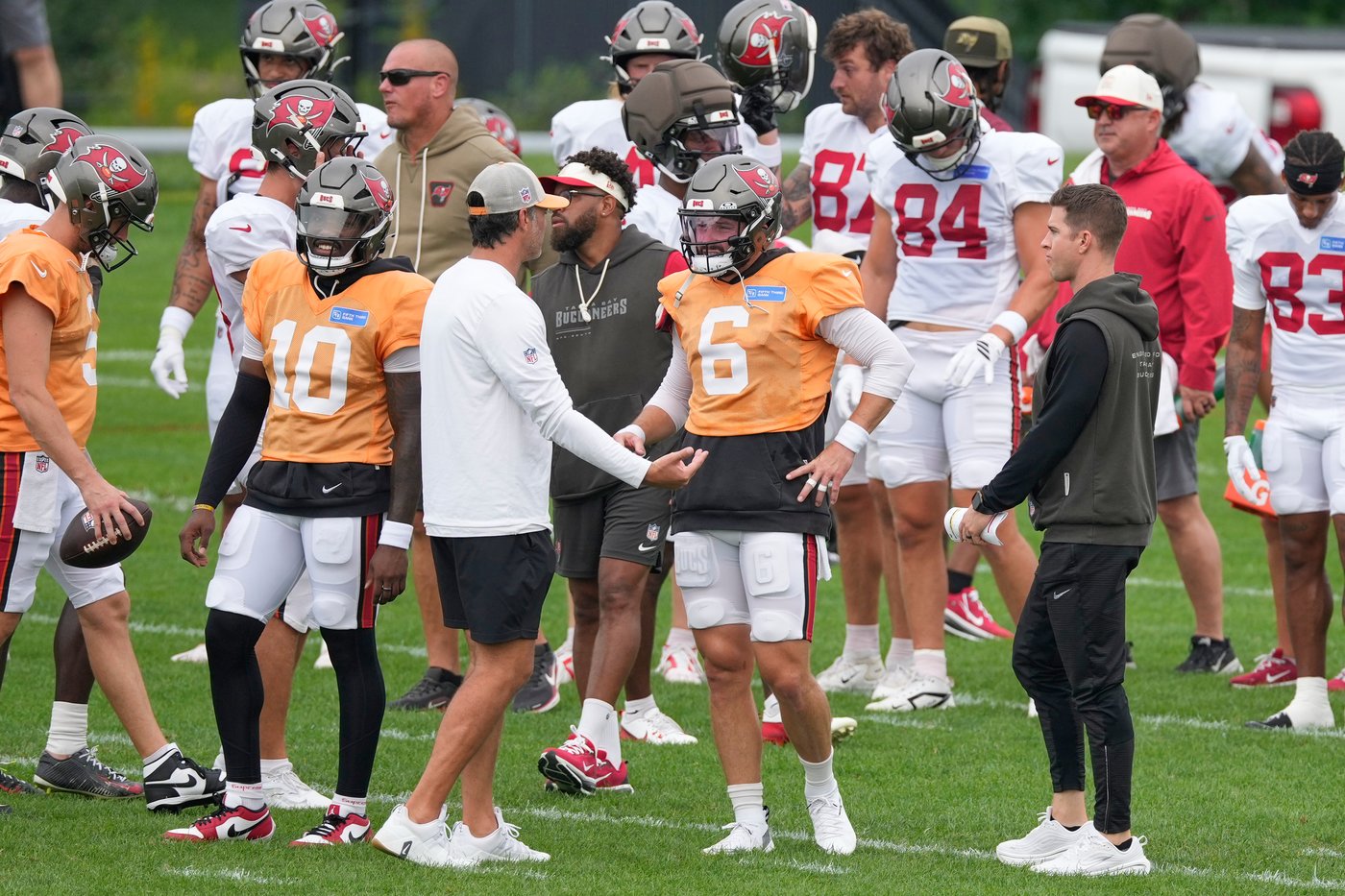 Buccaneers-Jets joint practice turns chippy, with a few fights and a helmet thrown | iNFOnews.ca