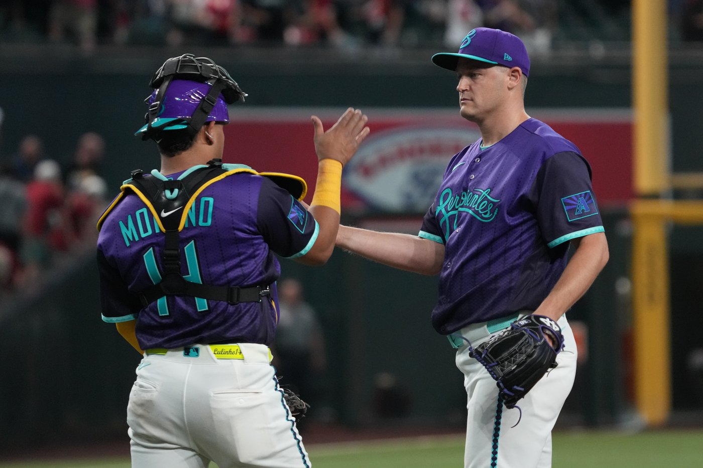 Carroll has a 3-run triple in the 8th to help the Diamondbacks beat the Twins 9-5 | iNFOnews.ca