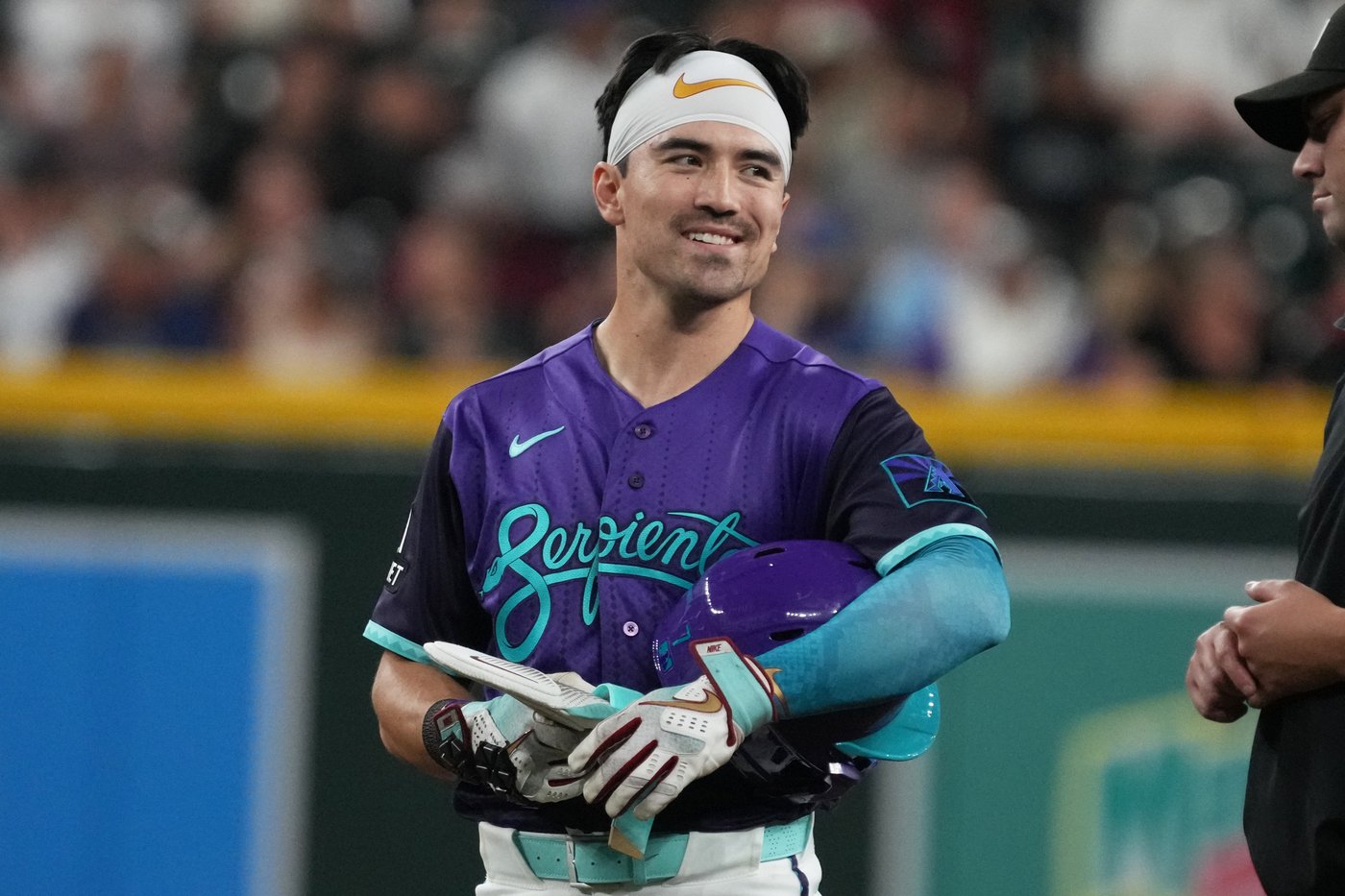 Carroll has a 3-run triple in the 8th to help the Diamondbacks beat the Twins 9-5 | iNFOnews.ca