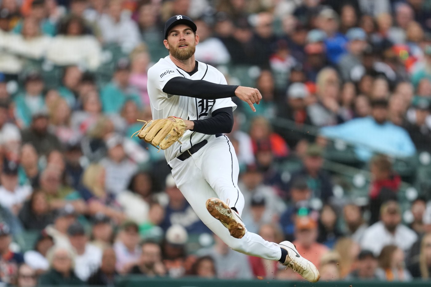 Guardians score twice in the 10th for a 3-2 victory over the slumping Tigers | iNFOnews.ca