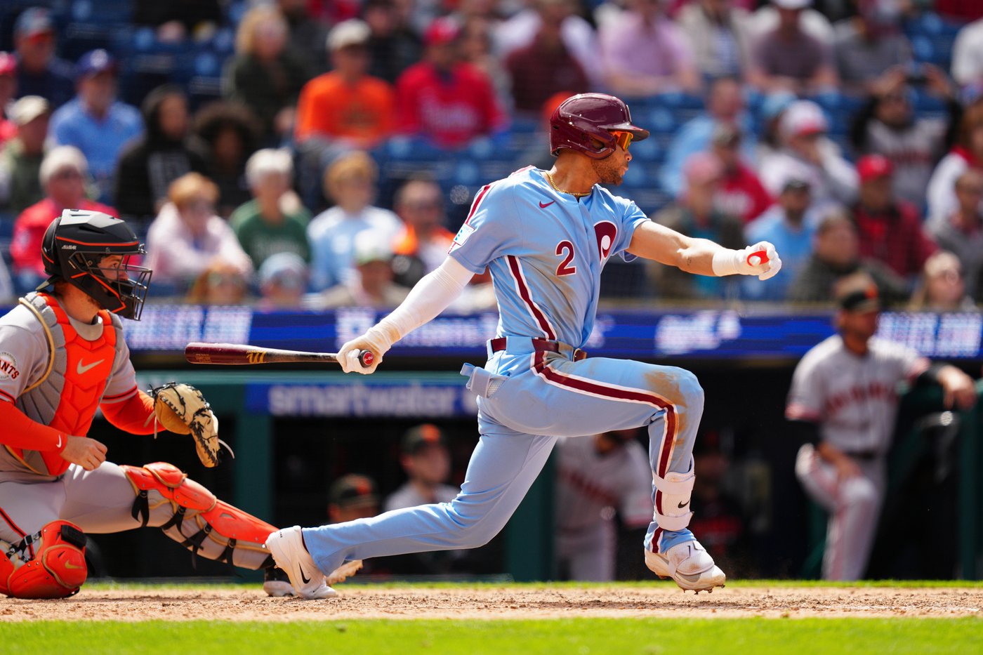 Phillies rally in the 9th inning to beat the Giants 3-2 in the first game of a doubleheader | iNFOnews.ca