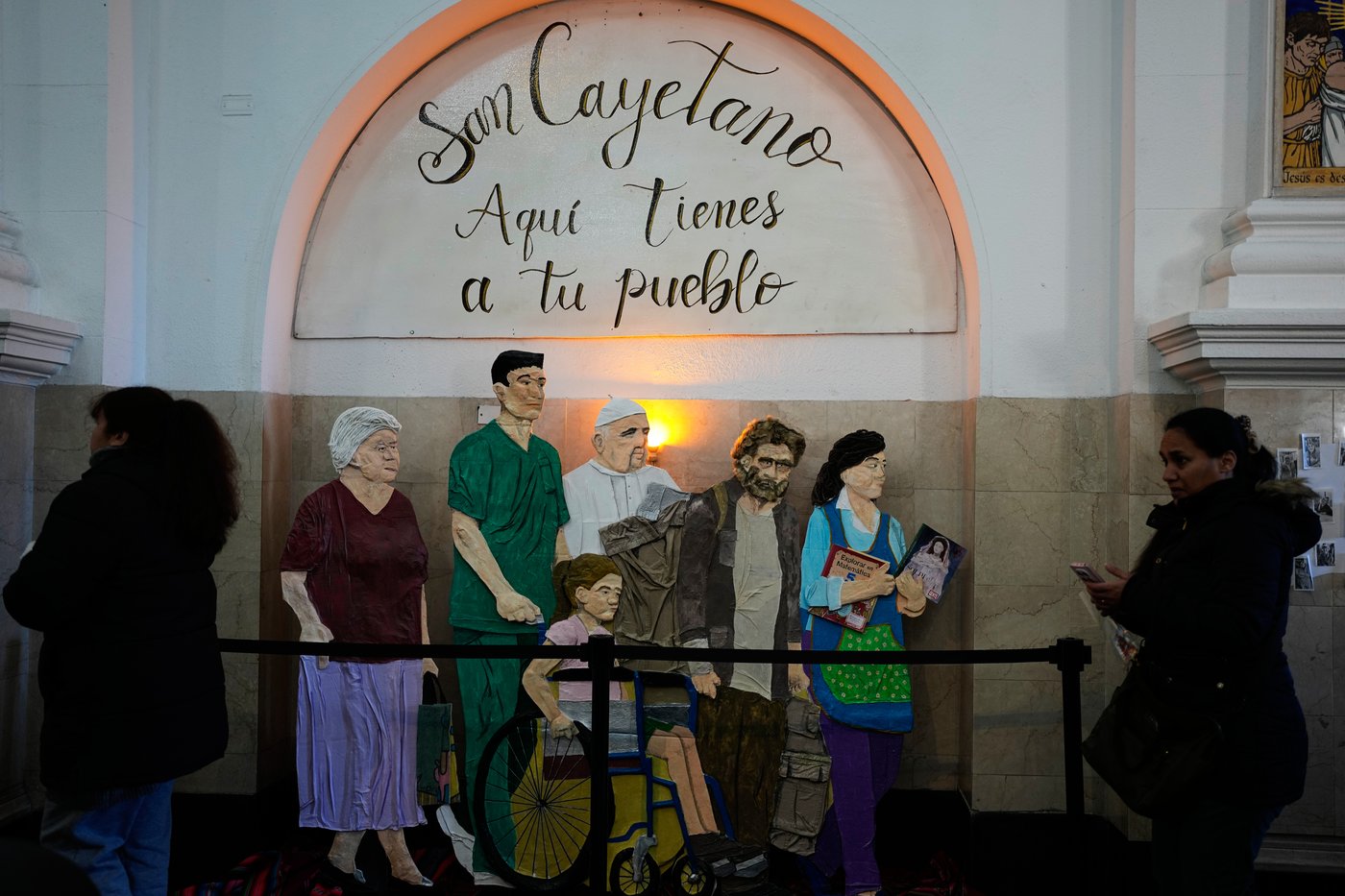 Argentines pray that Pope Leo's visit alleviates their economic stress | iNFOnews.ca