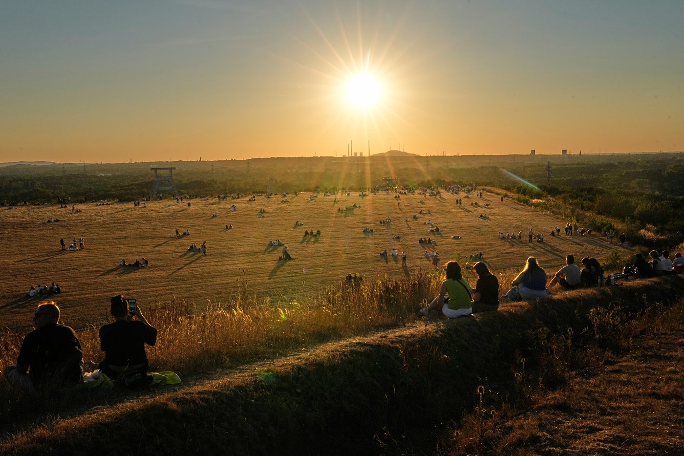 Rare solar eclipse is a dramatic celestial spectacle for millions across Europe, in photos | iNFOnews.ca
