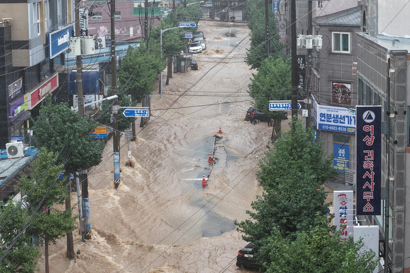 Heavy rains kill 1 in South Korea and flood major streets in Philippines | iNFOnews.ca