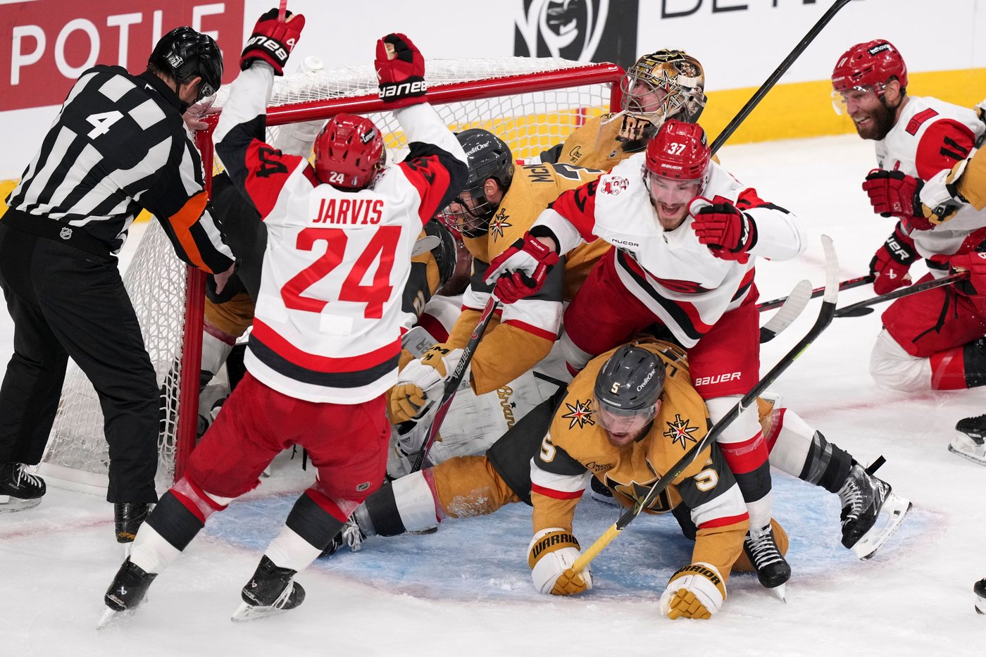 Golden Knights were the NHL's best 3rd-period team until 2 Hurricanes comebacks | iNFOnews.ca