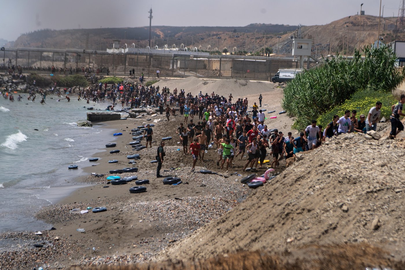 Migrants cross into Spain’s Ceuta enclave from Morocco, in photos | iNFOnews.ca