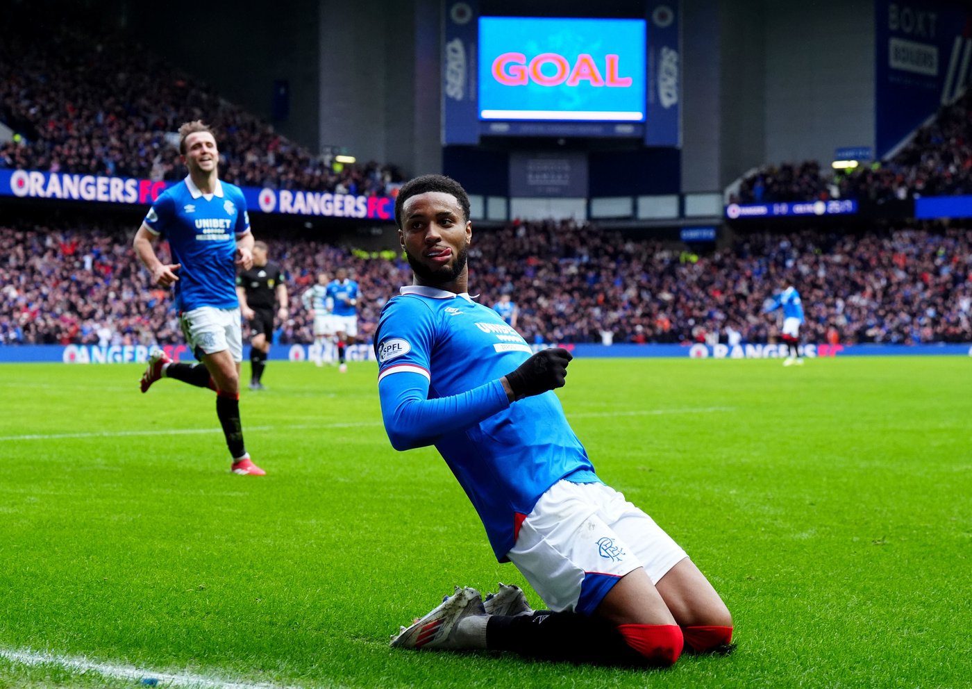 Rangers and Celtic draw 2-2 to boost Hearts' Scottish title bid | iNFOnews.ca Rangers and Celtic draw 2-2 to boost Hearts' Scottish title bid | iNFOnews.ca
