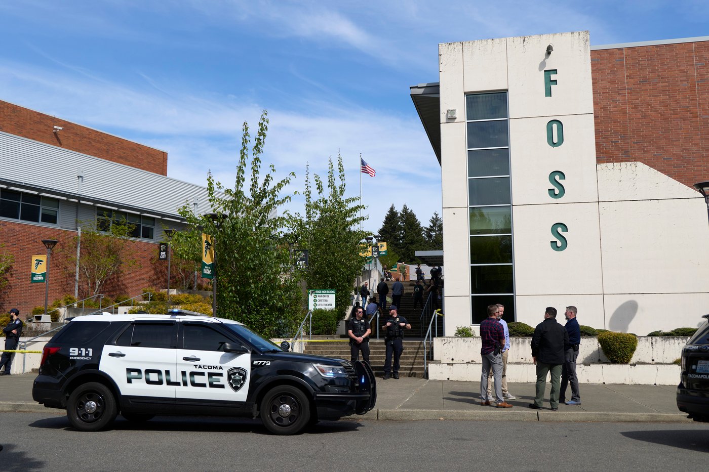 Stabbing at Washington state high school wounds 6, including suspect, police say | iNFOnews.ca
