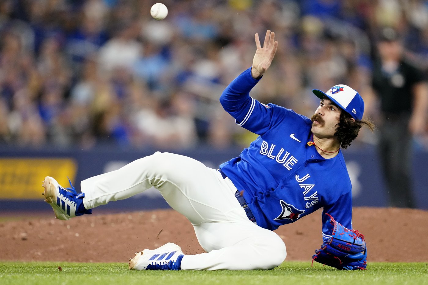 Suarez shines as Red Sox blank Blue Jays 5-0 in three-game series opener | iNFOnews.ca