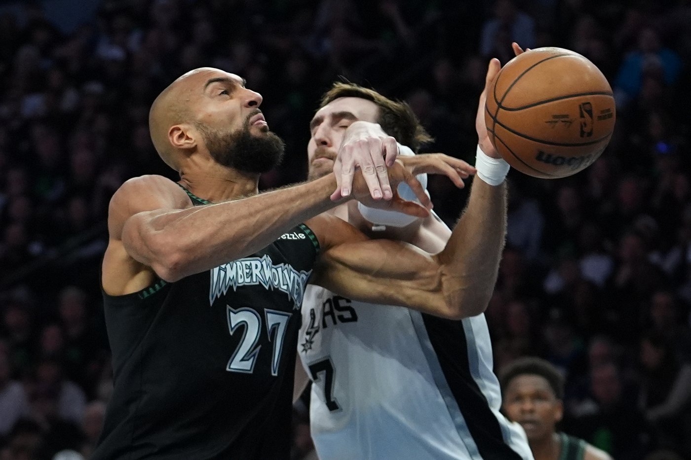 Edwards guides the Timberwolves past the Spurs 114-109 to tie the series after Wembanyama's ejection | iNFOnews.ca
