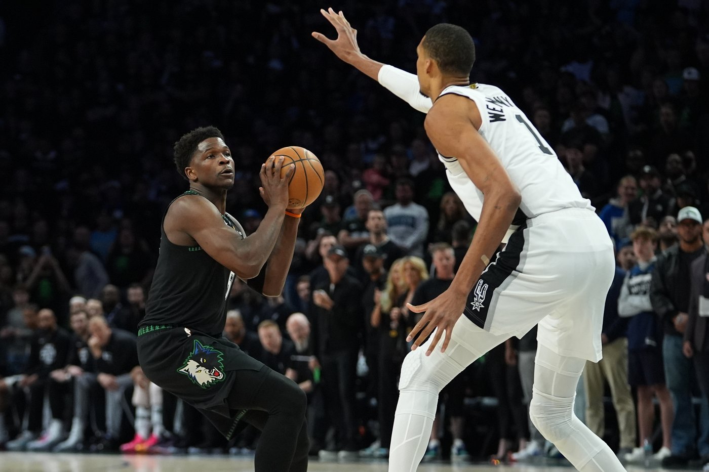 Edwards guides the Timberwolves past the Spurs 114-109 to tie the series after Wembanyama's ejection | iNFOnews.ca