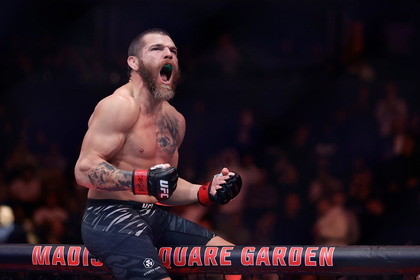 UFC 328 goes on without Trump, Van defends 125-pound crown, Strickland wins middleweight title | iNFOnews.ca