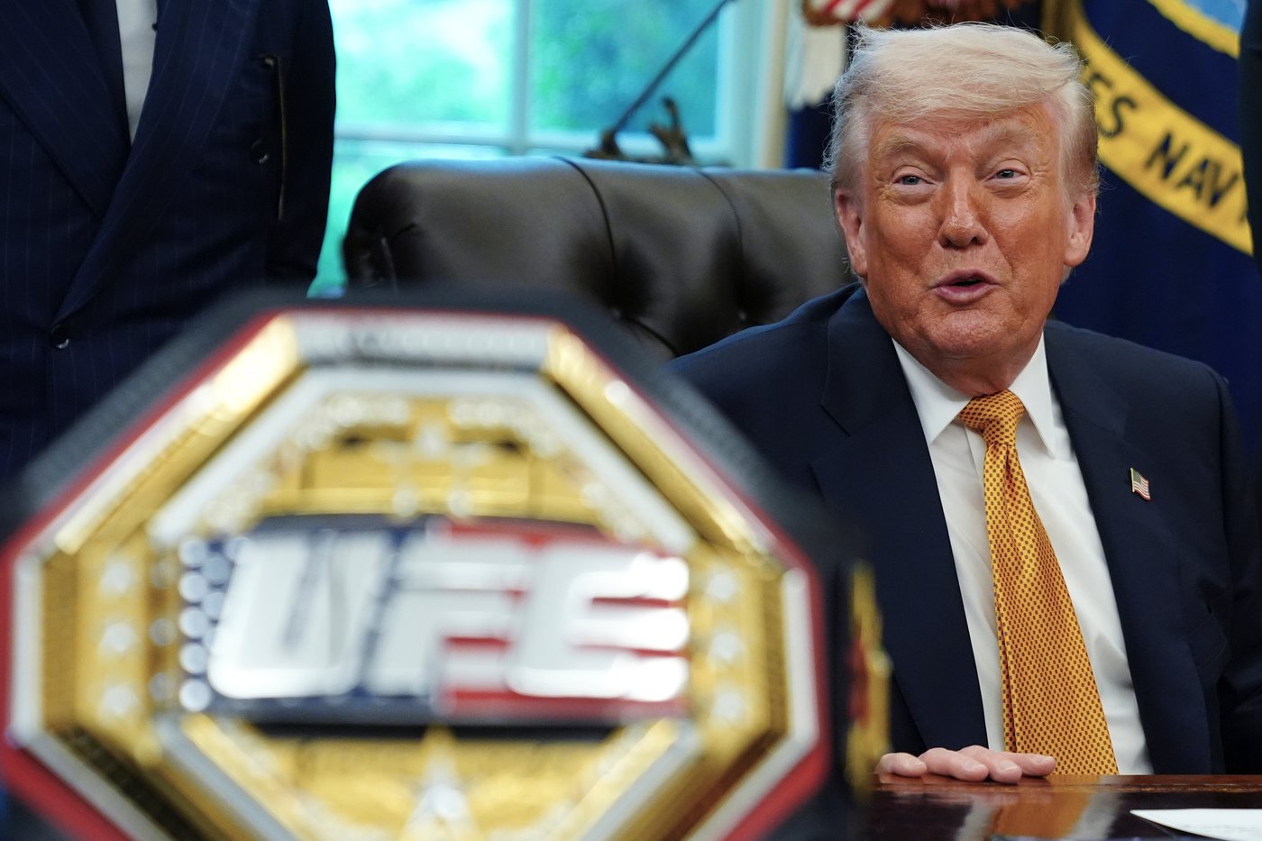 UFC 328 goes on without Trump, Van defends 125-pound crown, Strickland wins middleweight title | iNFOnews.ca