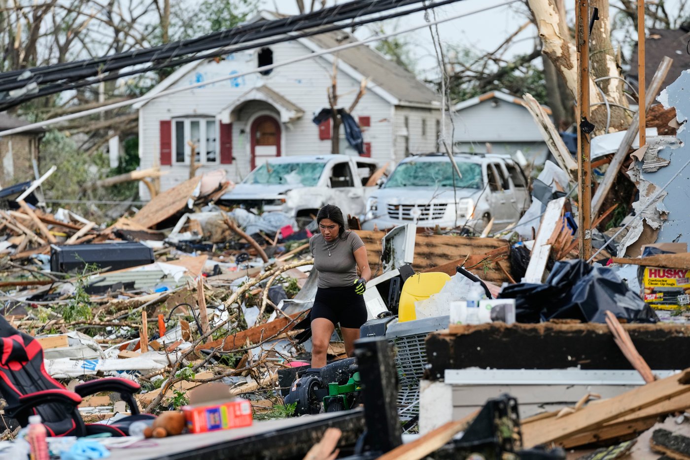 Twisted trees, crushed cars and shattered homes in Wisconsin, in photos | iNwheels