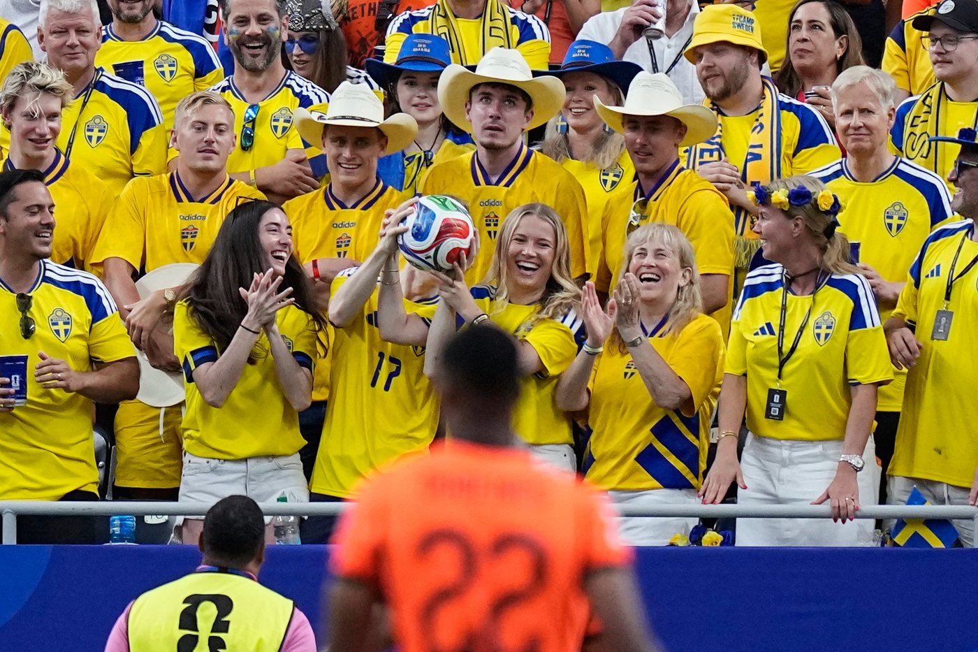 Why World Cup game balls always make their way back onto the pitch during matches | iNFOnews.ca
