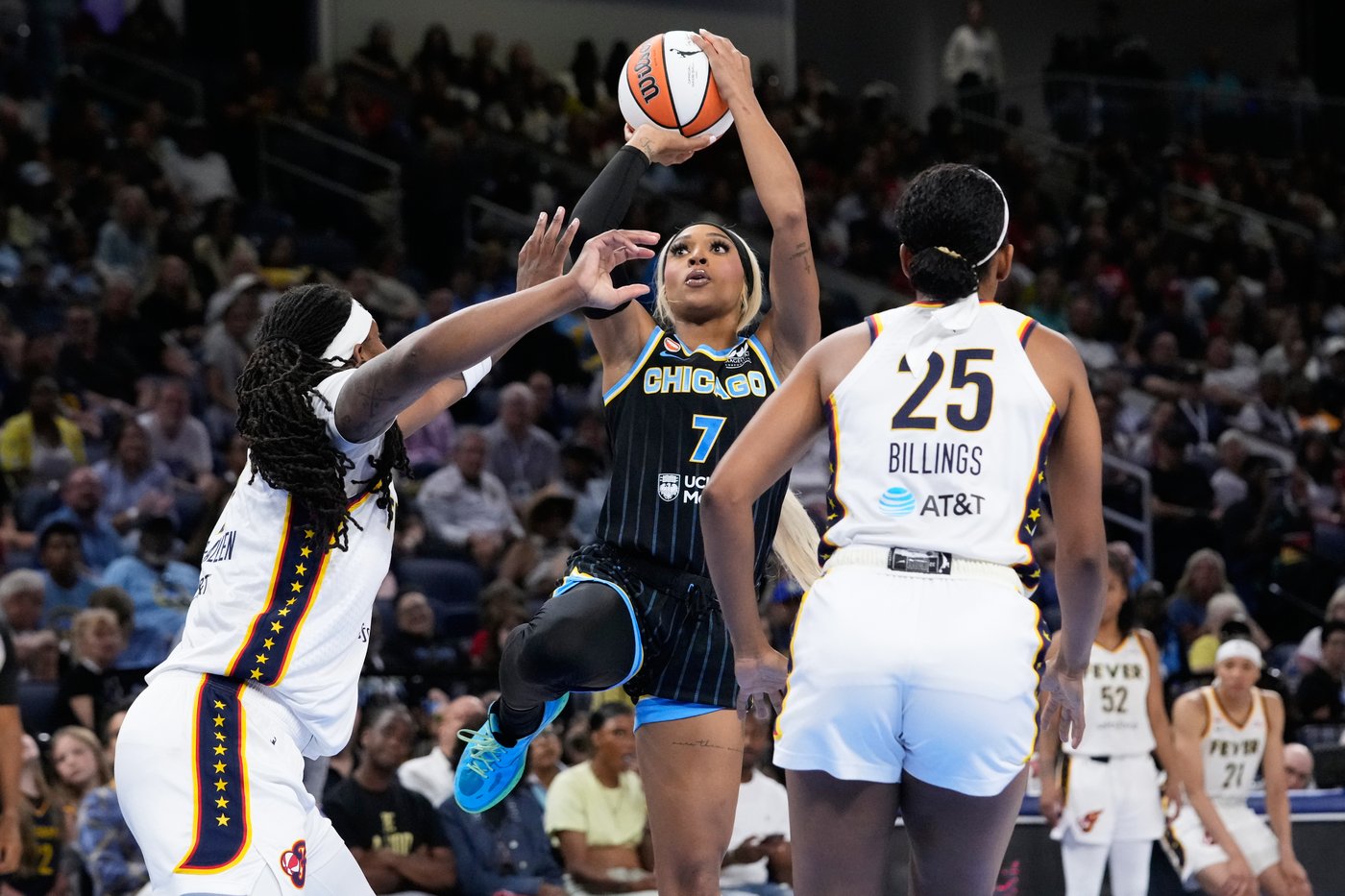 No issues for Sophie Cunningham and DiJonai Carrington as Fever beat Sky in rematch | iNFOnews.ca No issues for Sophie Cunningham and DiJonai Carrington as Fever beat Sky in rematch | iNFOnews.ca