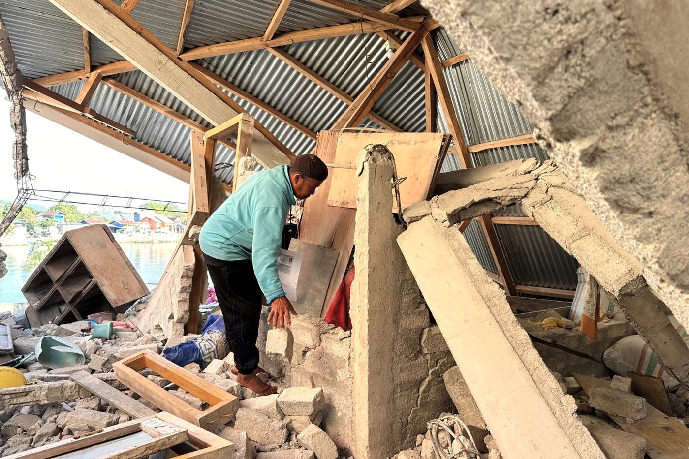 Fear grips children after deadly earthquake in eastern Indonesia leaves thousands displaced | iNhome