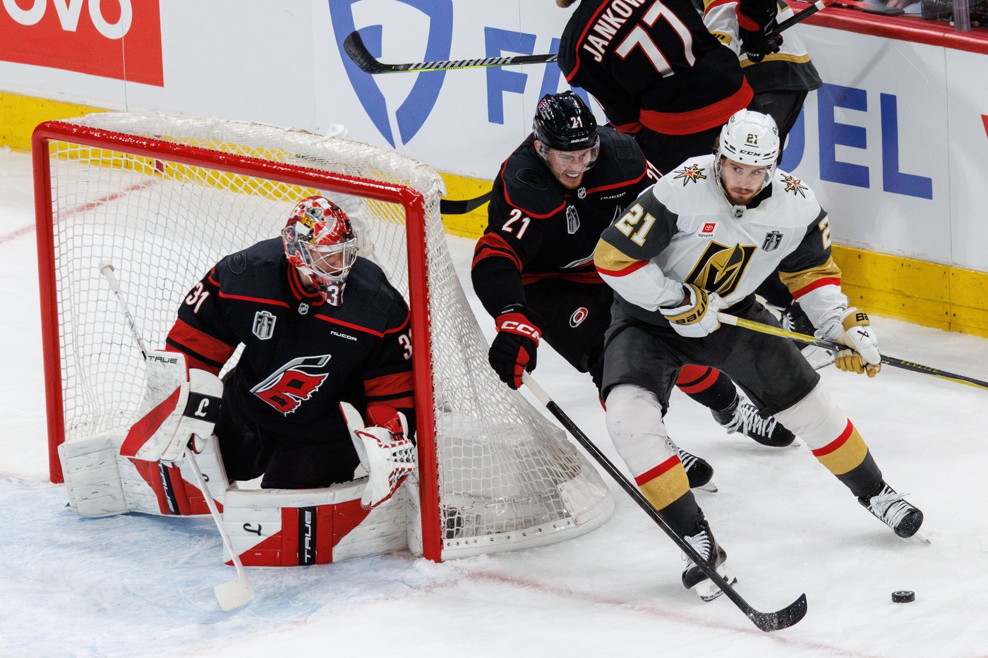 Tomas Hertl's late goal lifts Golden Knights past Hurricanes 5-4 to open Stanley Cup Final | iNFOnews.ca