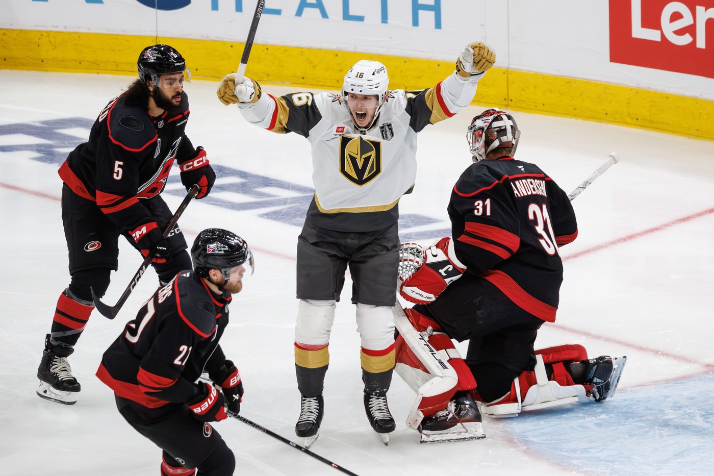 Tomas Hertl's late goal lifts Golden Knights past Hurricanes 5-4 to open Stanley Cup Final | iNFOnews.ca