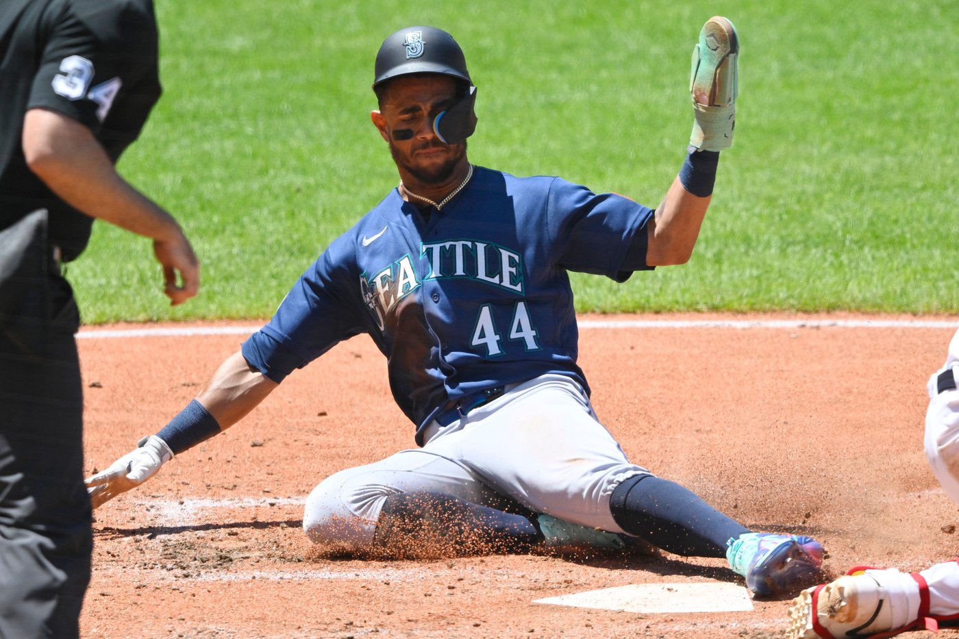 Guardians use 5-run 8th inning to rally for 6-5 win over Mariners | iNFOnews.ca