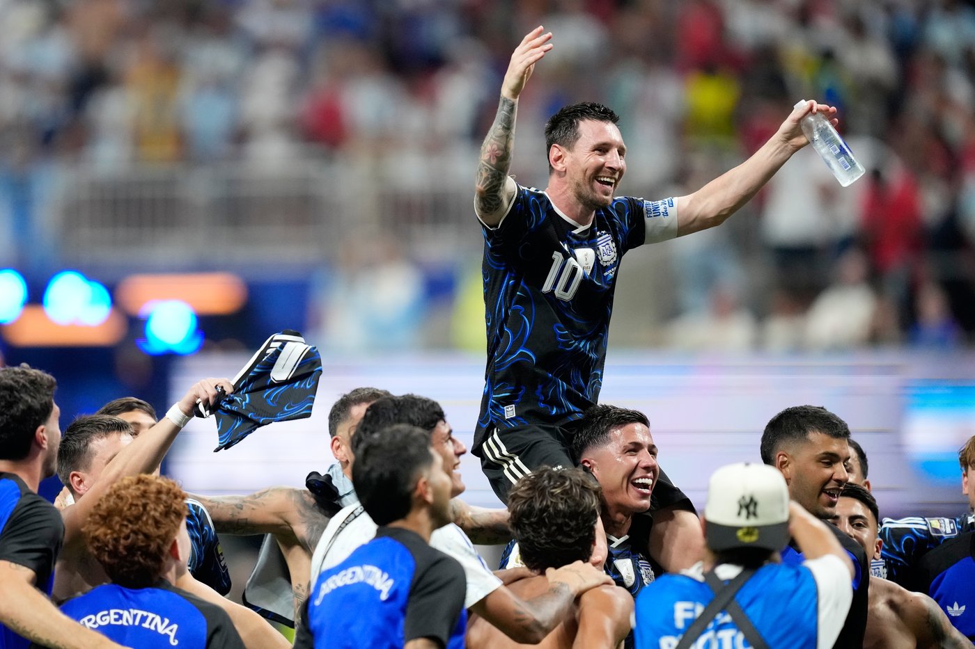 Rumbunctious pro-Argentina crowd makes defending World Cup champions feel at home in Atlanta | iNFOnews.ca
