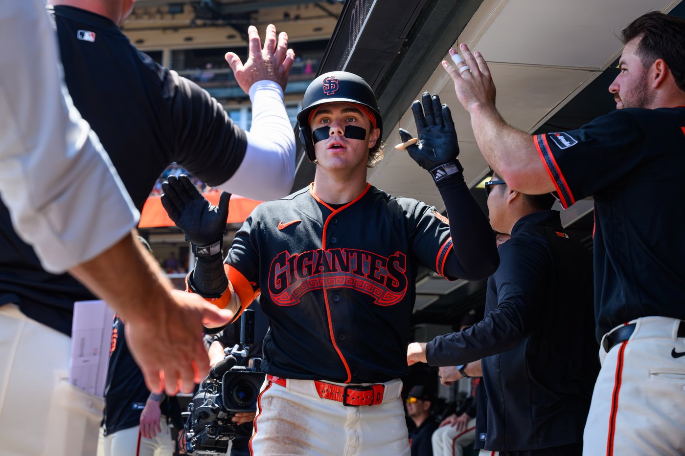 Giants rout Rockies 7-1 as Logan Webb cruises and Drew Gilbert drives in 3 | iNFOnews.ca