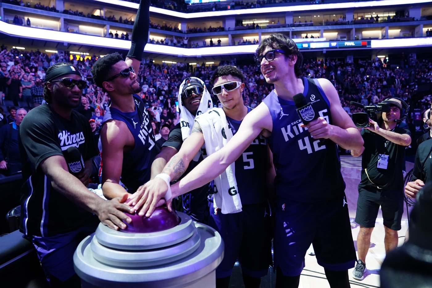 Raynaud scores 28 points to help the Kings beat the Pelicans | iNFOnews.ca