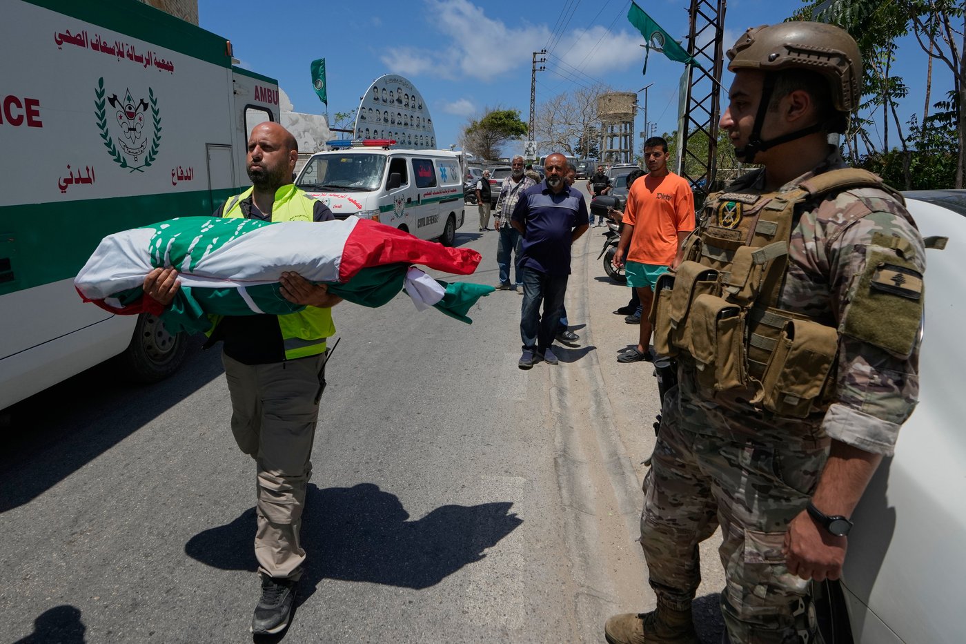Israeli troops push deeper into Lebanon as the two sides start military talks at the Pentagon | iNFOnews.ca