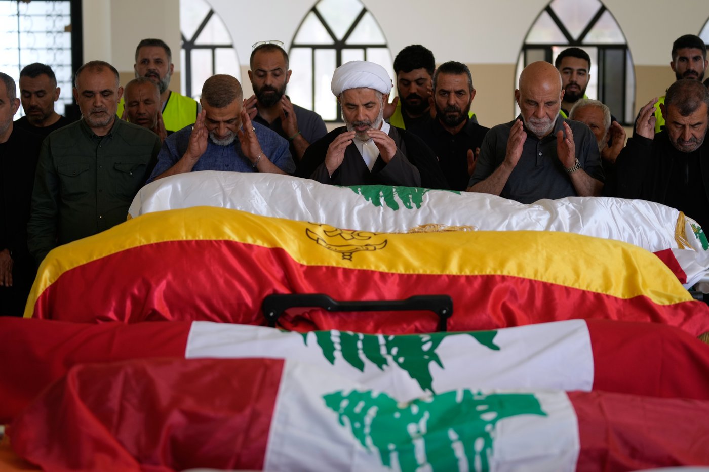 Israeli troops push deeper into Lebanon as the two sides start military talks at the Pentagon | iNFOnews.ca