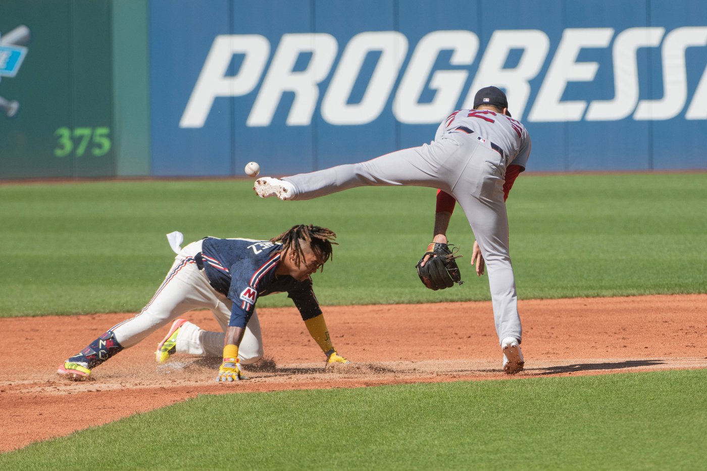 Wong, Duran propel Red Sox to 9-1 victory over Guardians | iNFOnews.ca