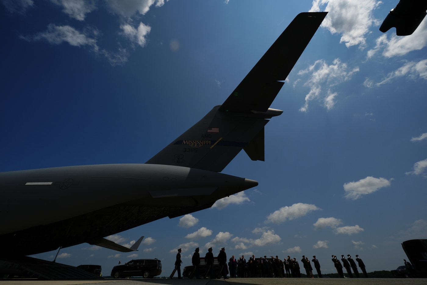 Trump attends transfer of fallen U.S. service members, in photos | iNFOnews.ca