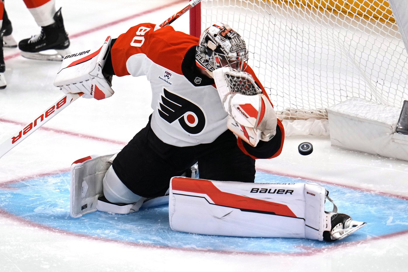 Penguins fend off elimination again with 3-2 win over Flyers in Game 5 | iNFOnews.ca