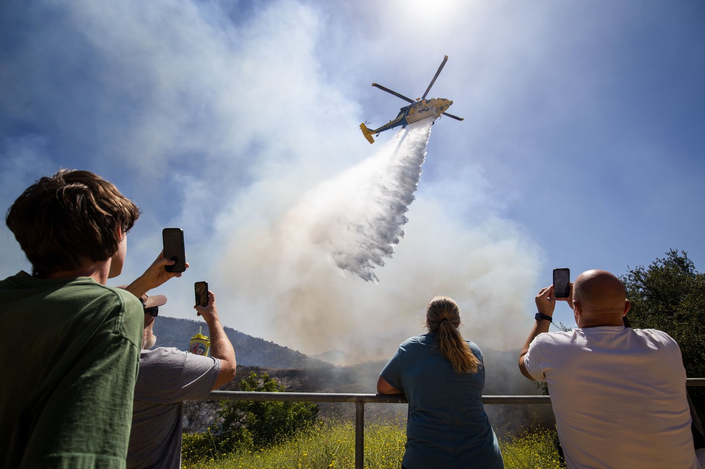 Photos show firefighters battling Southern California blaze | iNwheels