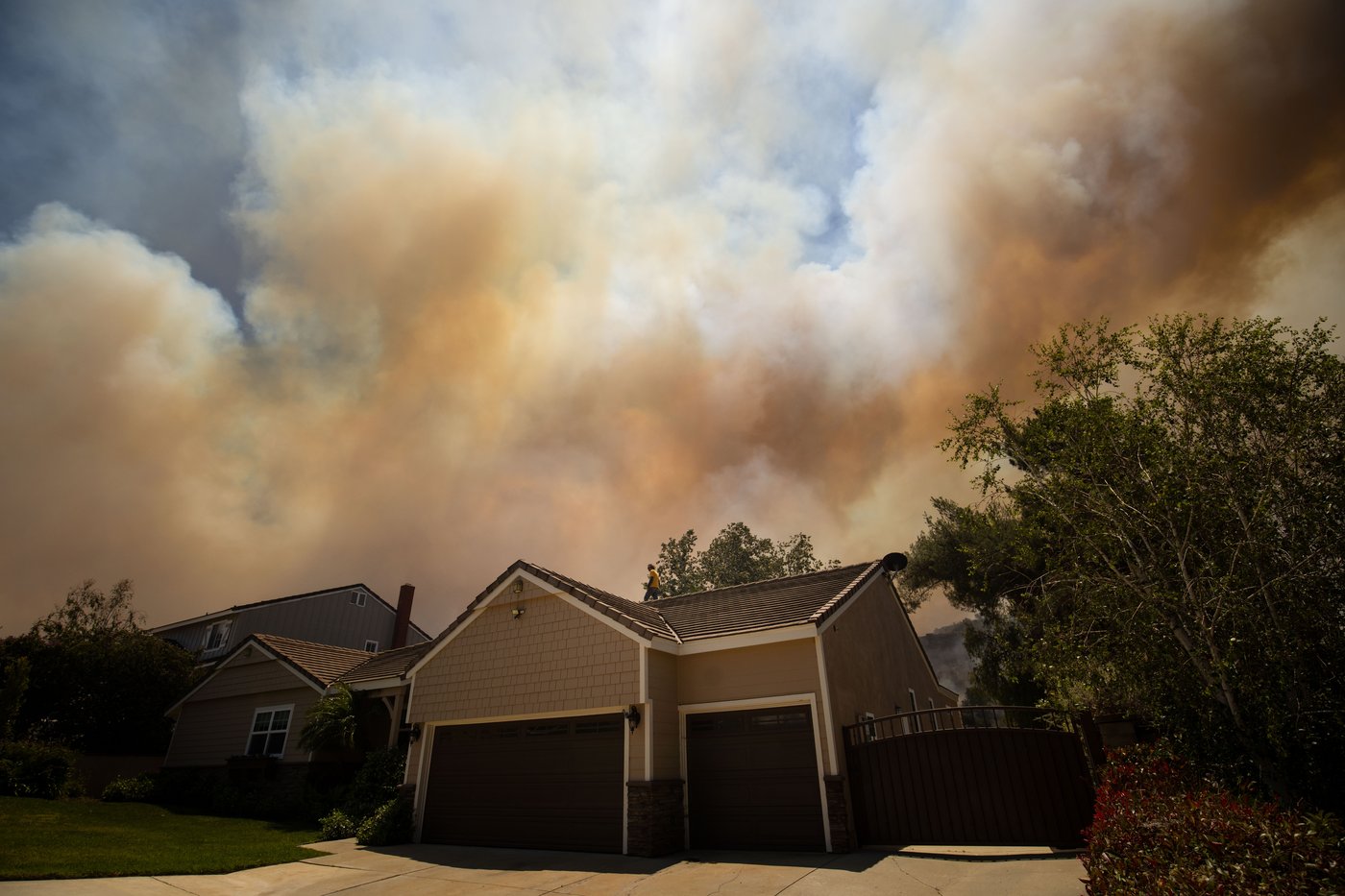 Photos show firefighters battling Southern California blaze | iNwheels