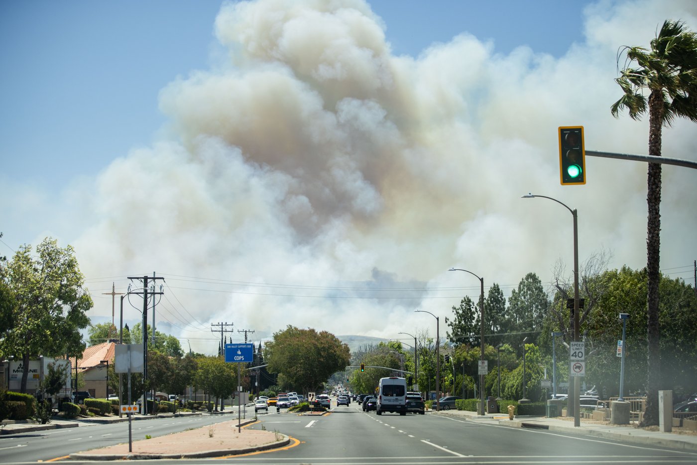 Photos show firefighters battling Southern California blaze | iNwheels