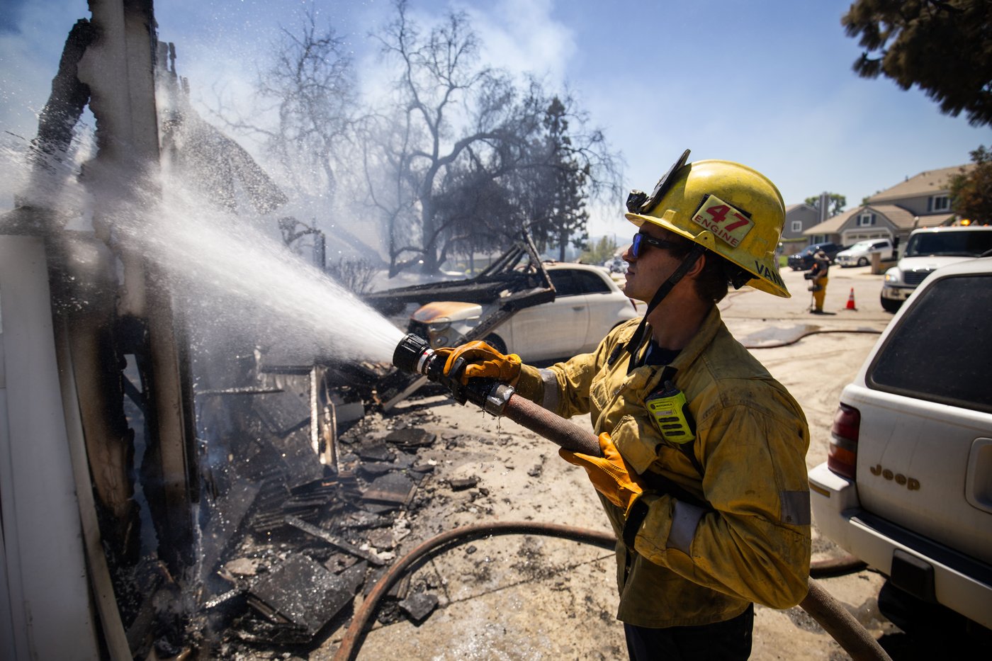 Photos show firefighters battling Southern California blaze | iNwheels