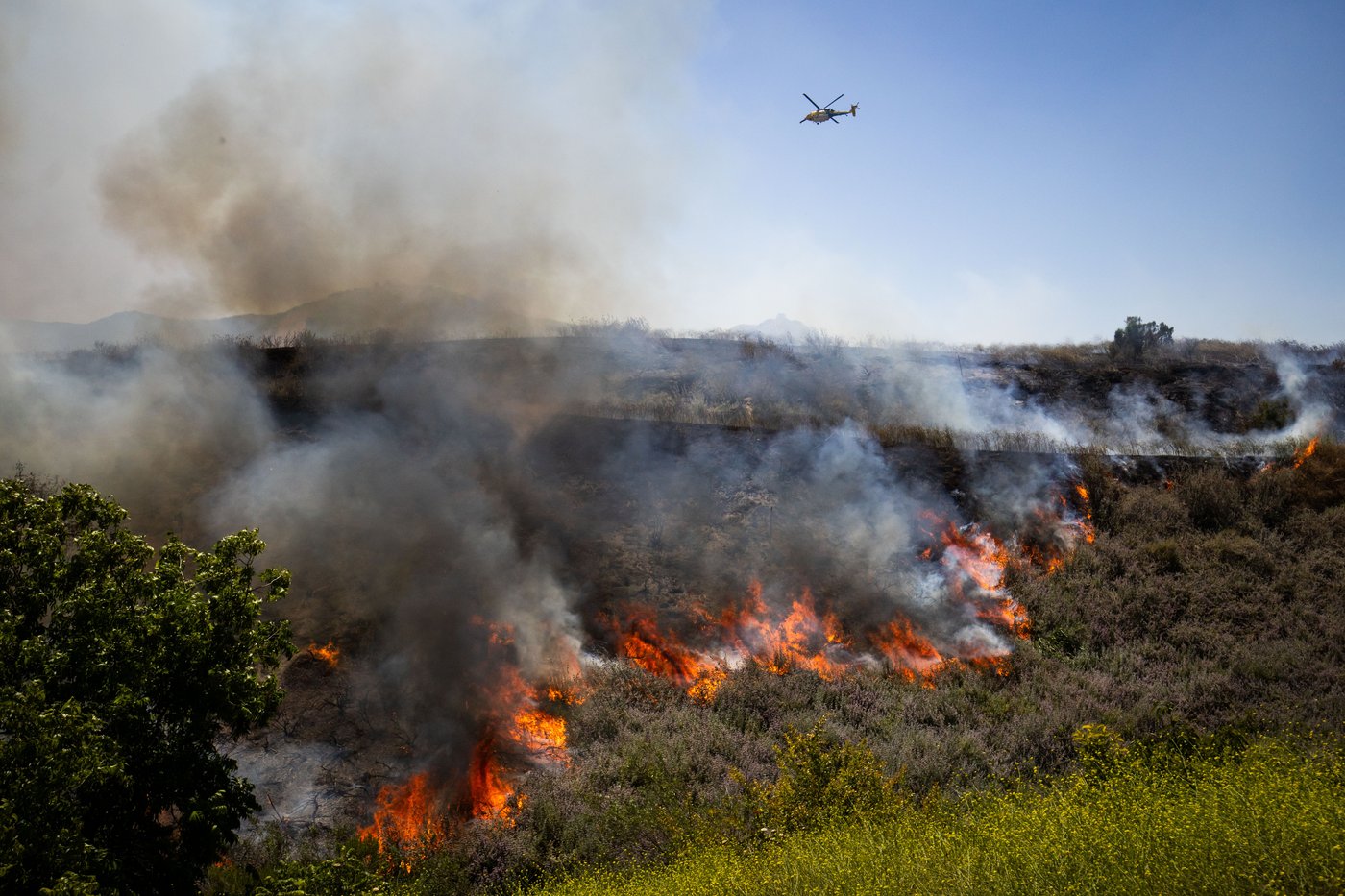 Photos show firefighters battling Southern California blaze | iNwheels