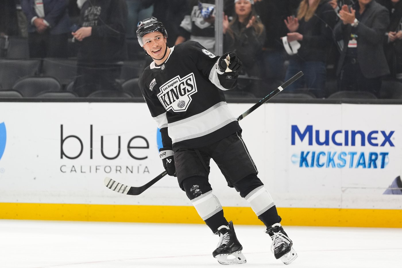Shane Wright's 2 goals lead Kraken to 4-2 victory over Kings | iNFOnews.ca