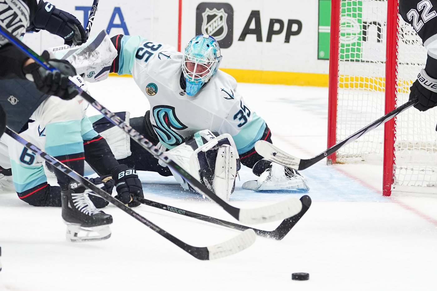 Shane Wright's 2 goals lead Kraken to 4-2 victory over Kings | iNFOnews.ca